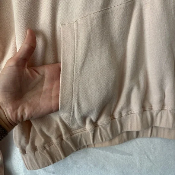 Vuori Women's Cream Sweatshirt - Picture 5 of 12